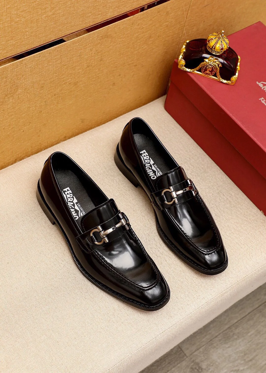 Men's shoes 💰400 💐 Product trademark: Ferragamo "Ferragamo" casual leather shoes Regular size: 39-44 (38.45.46🉑️Customized) Product materials: Selected imported open-edge beaded calfskin upper + classic hardware buckle, imported pig leather lining. Strong three-dimensional visual effect, non-slip and wear-resistant combination outsole Color: 1⃣️color optional